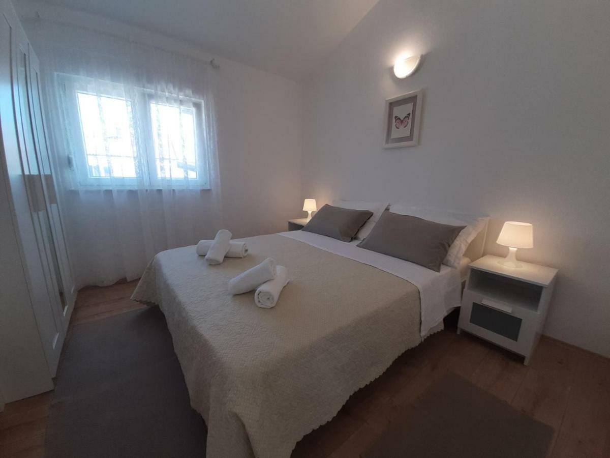 Apartman S Pogledom Ždrelac Esterno foto